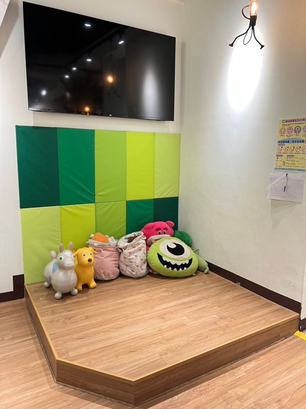 森林小徑健行店用餐環境